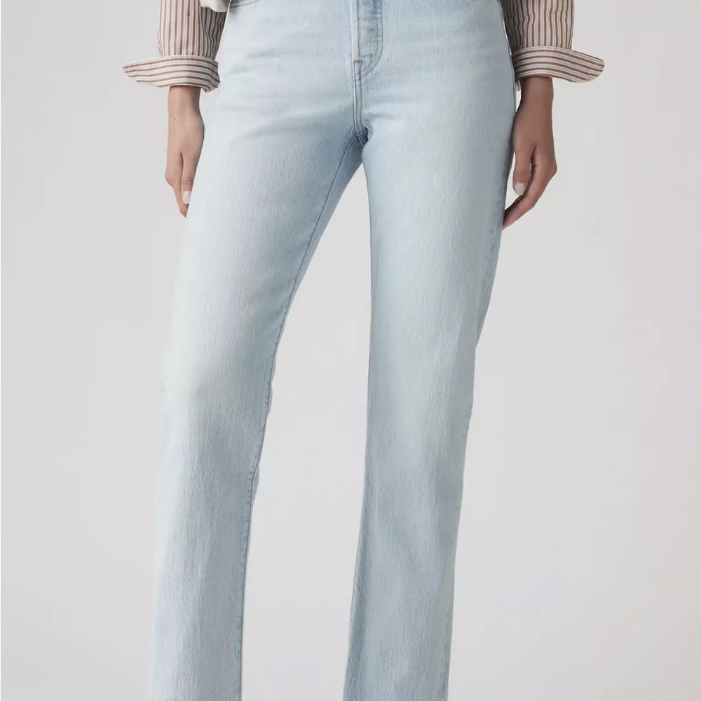 Levi's Women's Light Blue Straight Leg Jeans